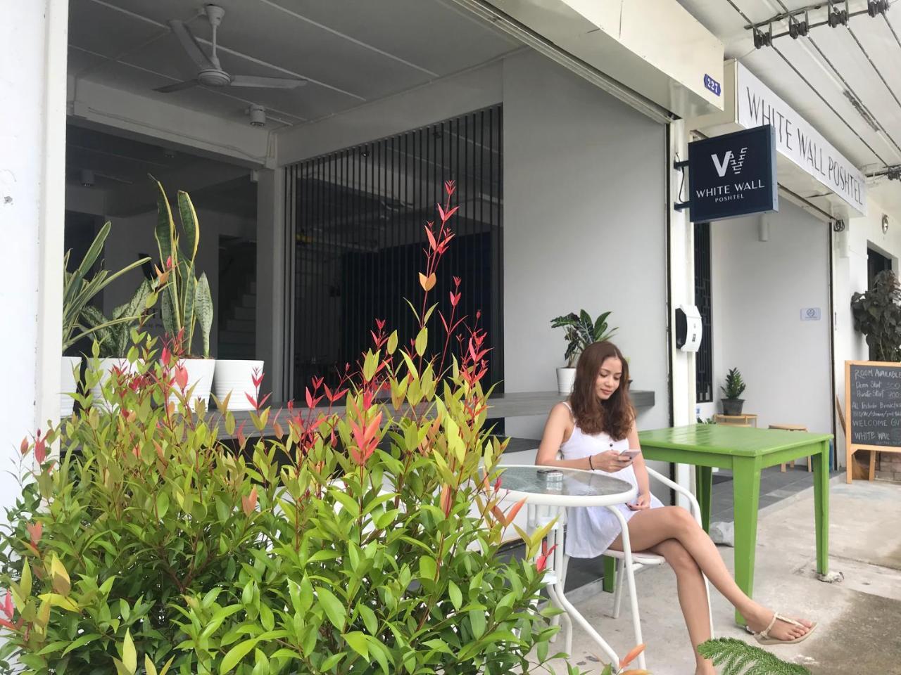 White Wall Poshtel Albergue Phuket Exterior foto